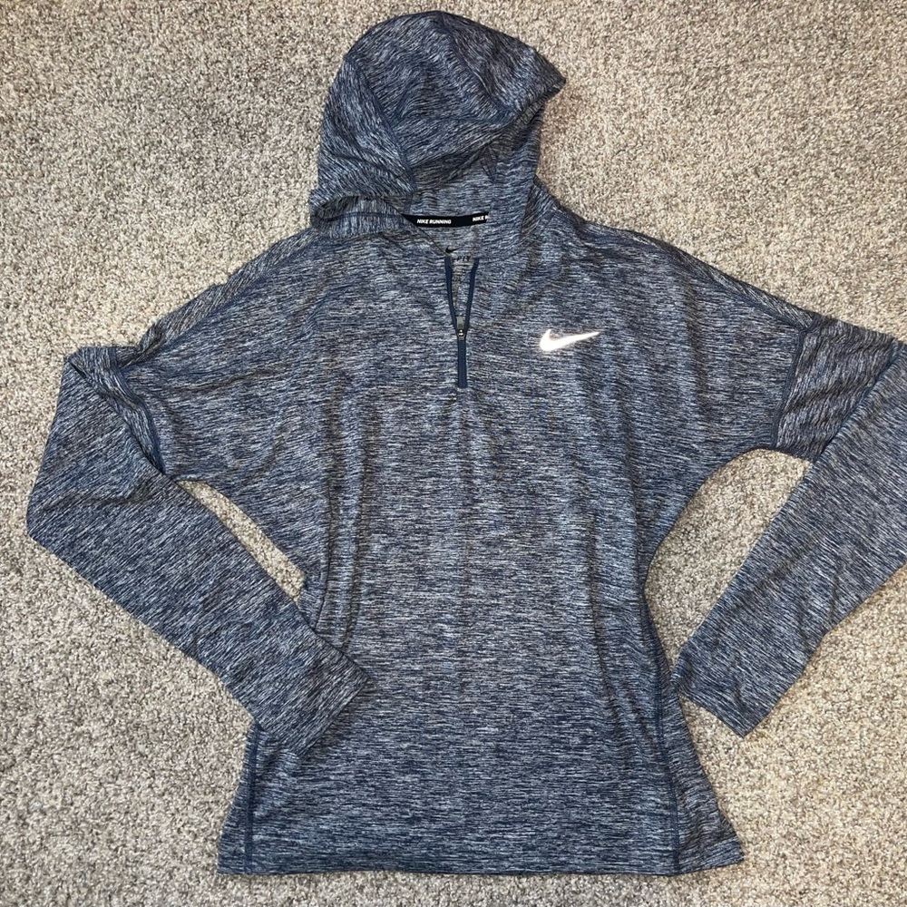 Nike woman’s tech 1/2 zip top